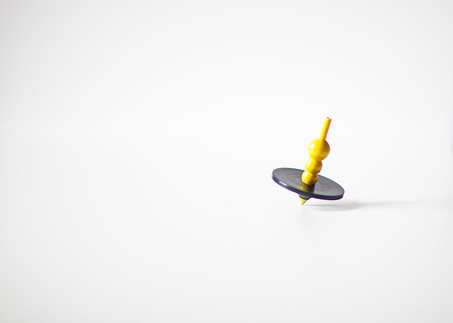 lato - wood spinning tops