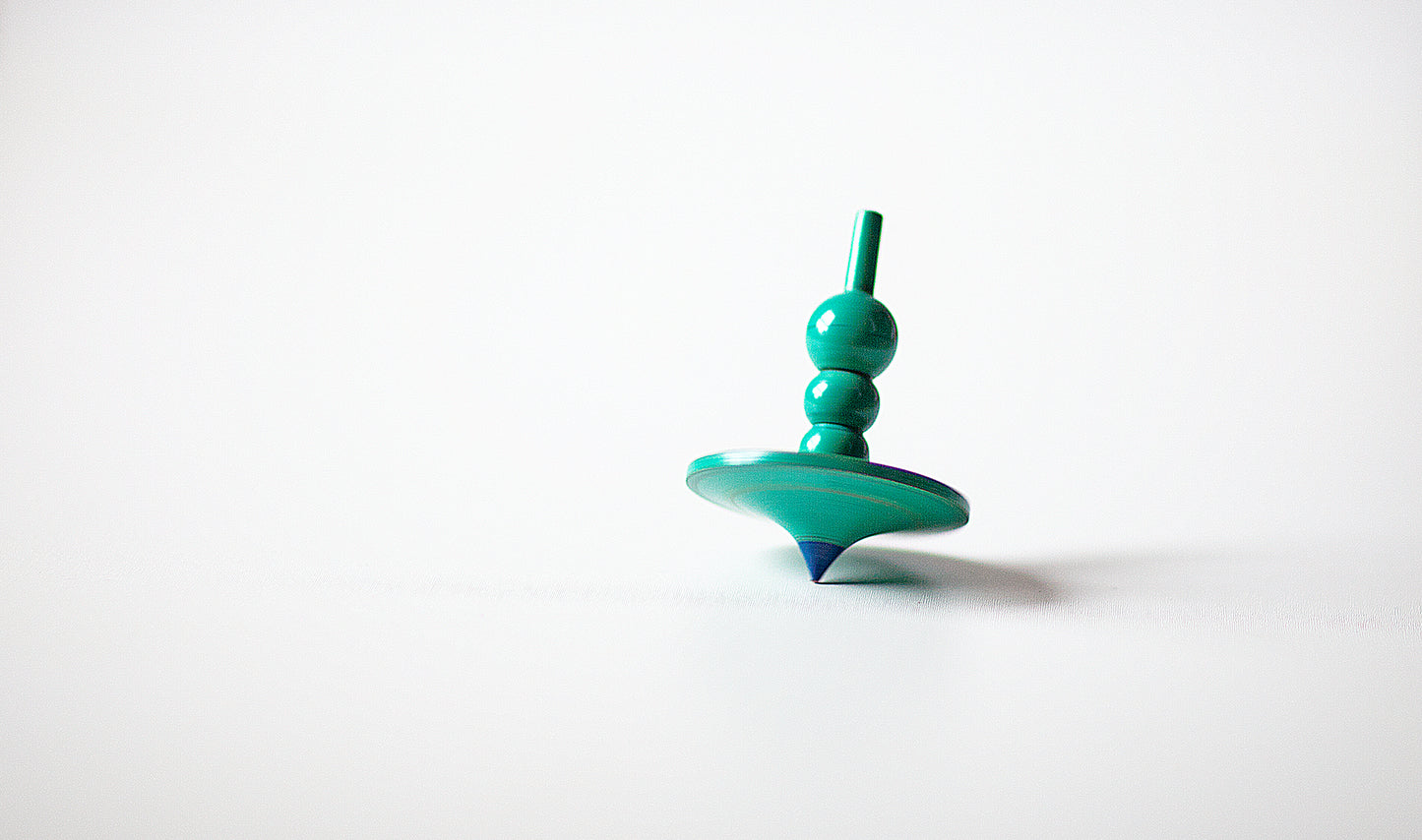 lato - wood spinning tops