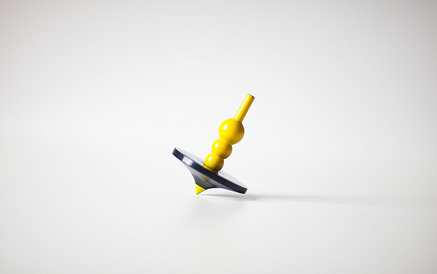lato - wood spinning tops