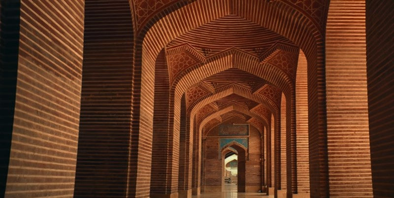 Badshahi Mosque showing the arches and line pattern on the arches