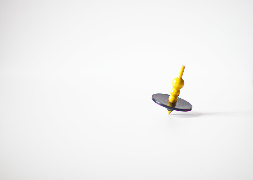 lato - wood spinning tops