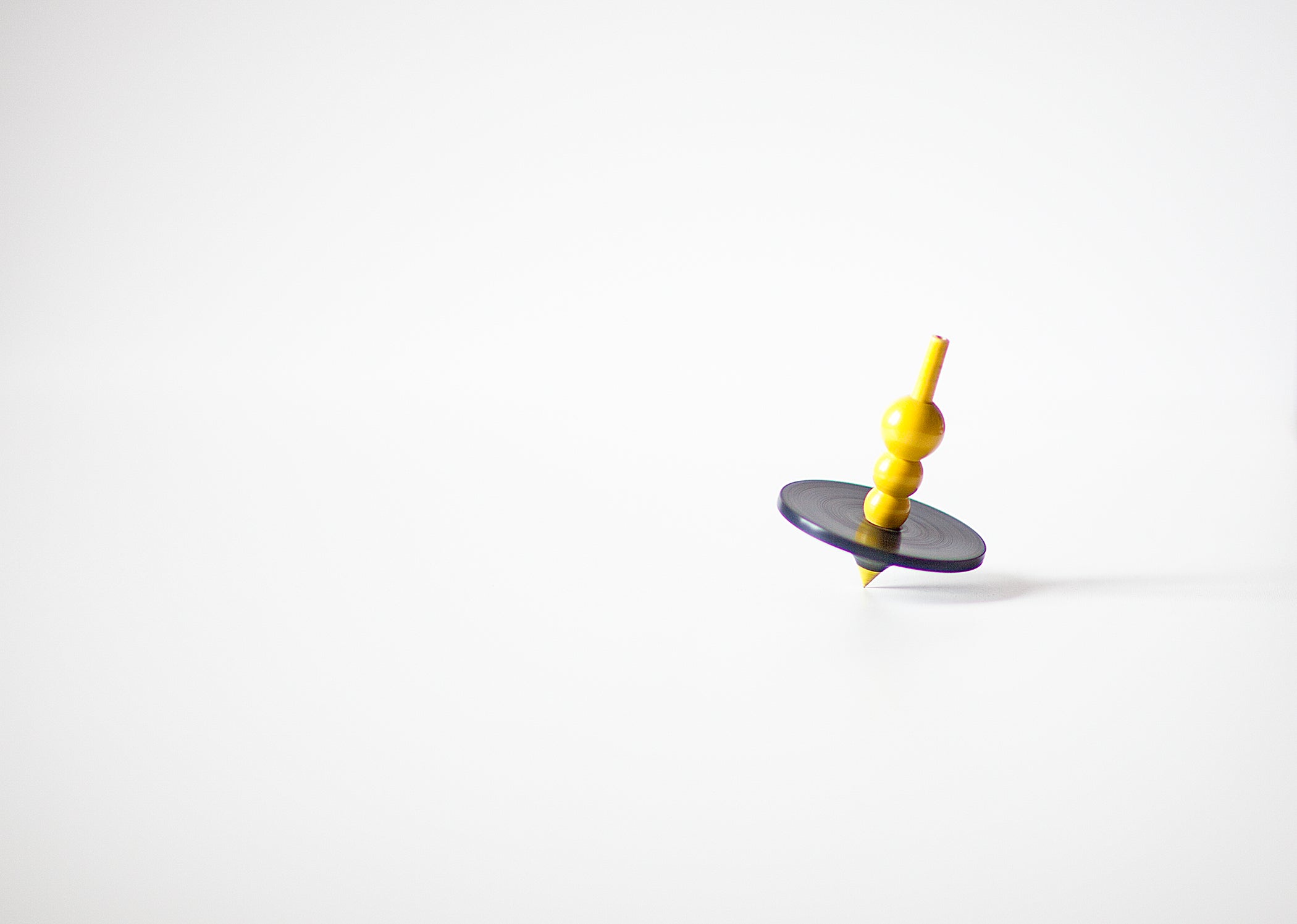 lato - wood spinning tops
