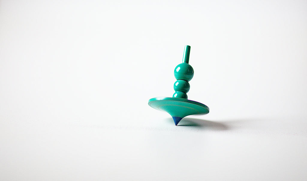 lato - wood spinning tops
