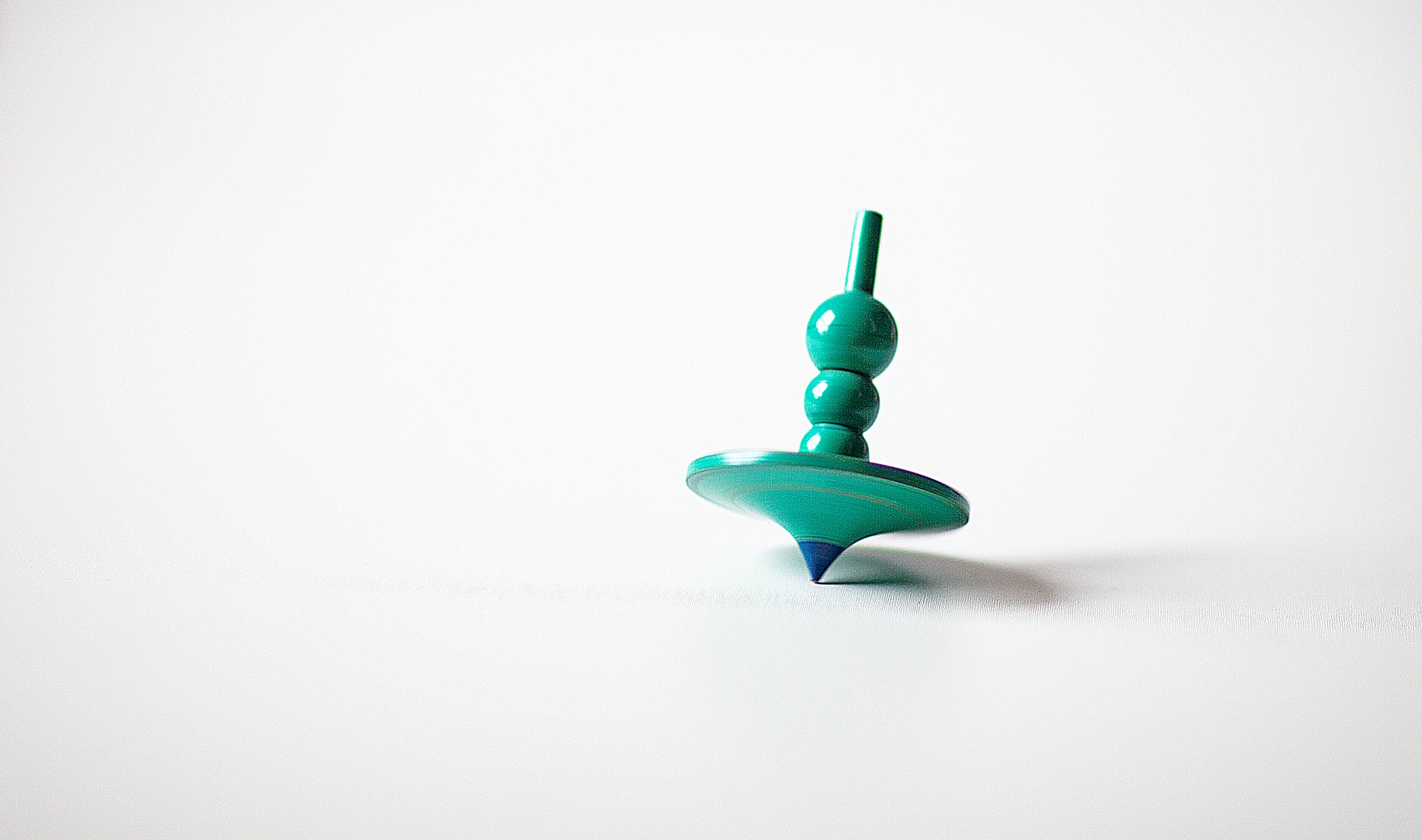 lato - wood spinning tops