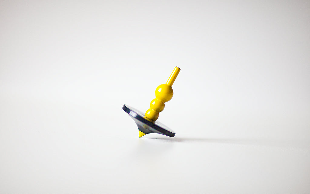 lato - wood spinning tops