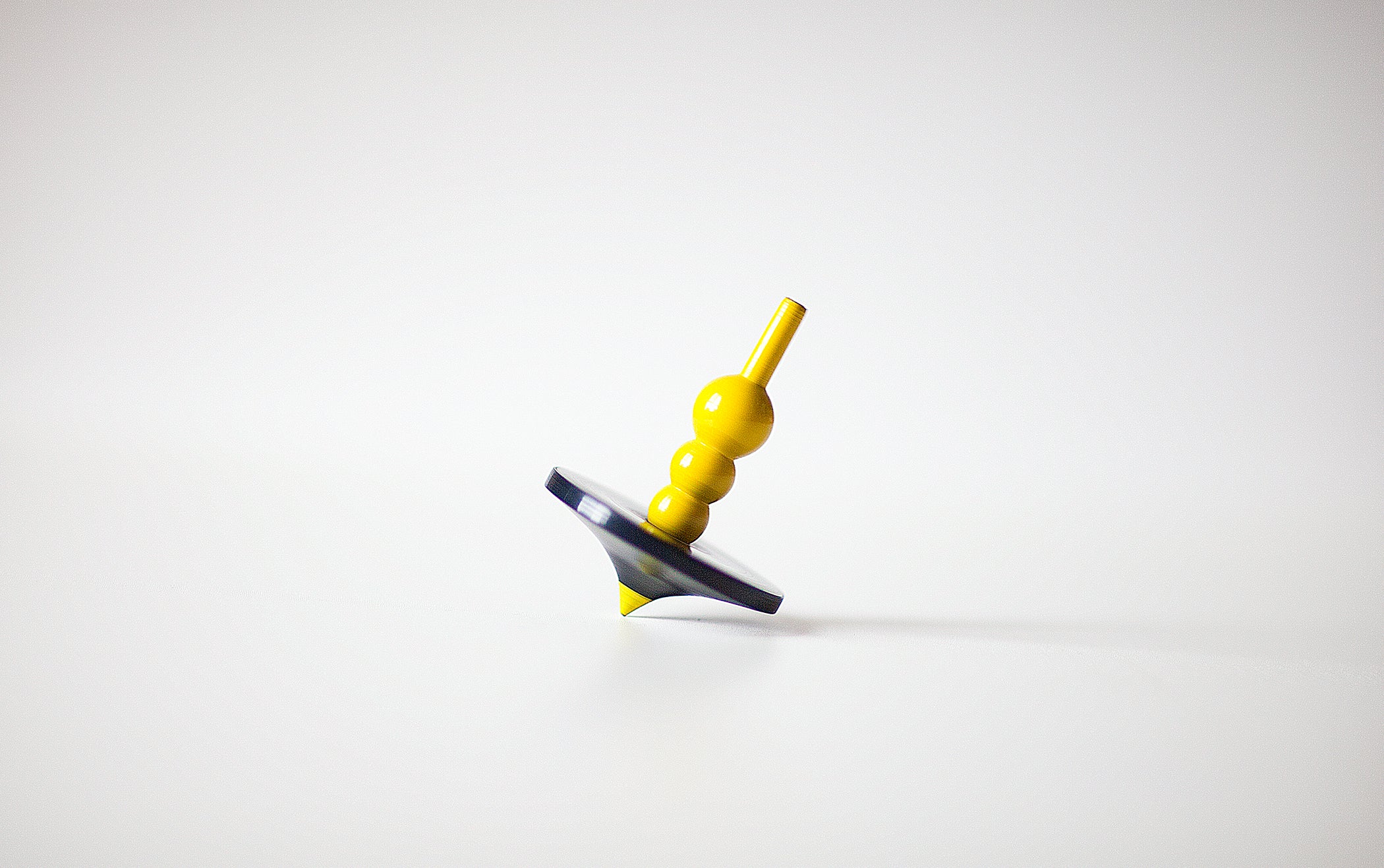 lato - wood spinning tops
