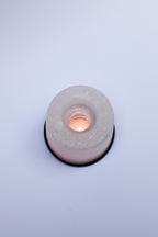 Lampade e portacandele in sale rosa di Potohar