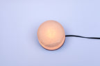 Lampade e portacandele in sale rosa di Potohar